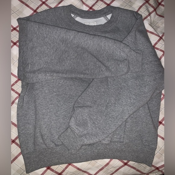 Aritzia Tops - Wilfred Free FREE FLEECE CREW SWEATSHIRT Size M